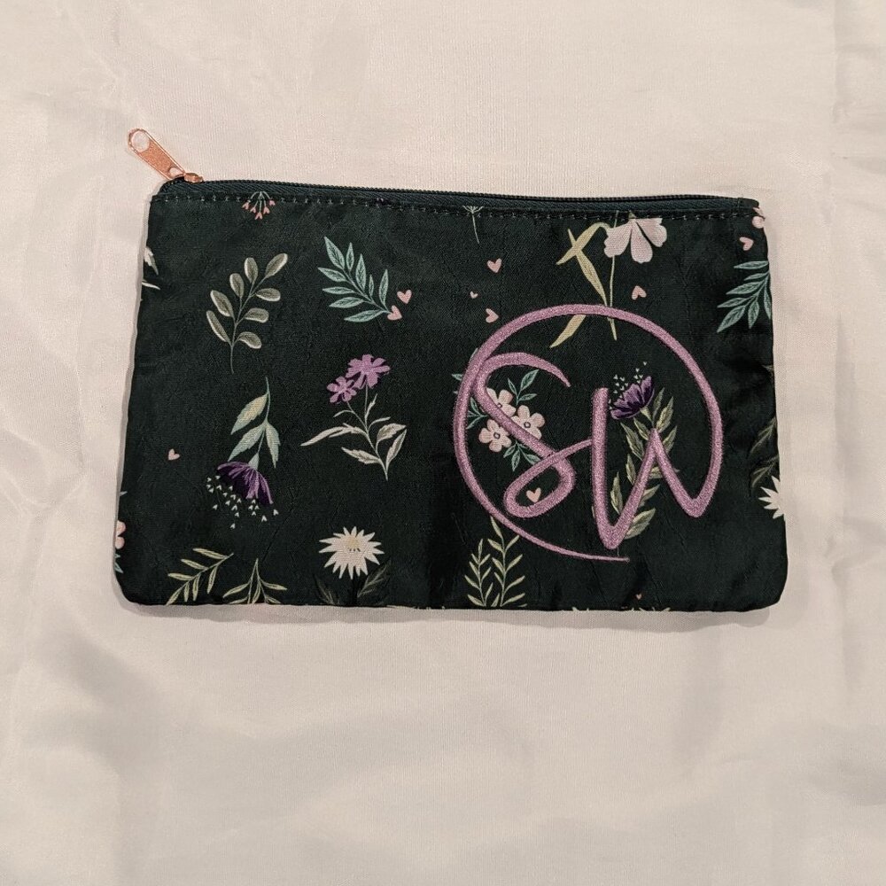 EUC Sarah Wells SWag Bag Zipper Pouch (Olive You Print)